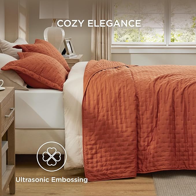 Bedsure Quilts Queen Size - Red Orange Bedspread Queen Size & Lightweight Comforter, Boho Coverlet with Clover Pattern, Ultra Soft All-Season Bedding, 90 x 96 Inches