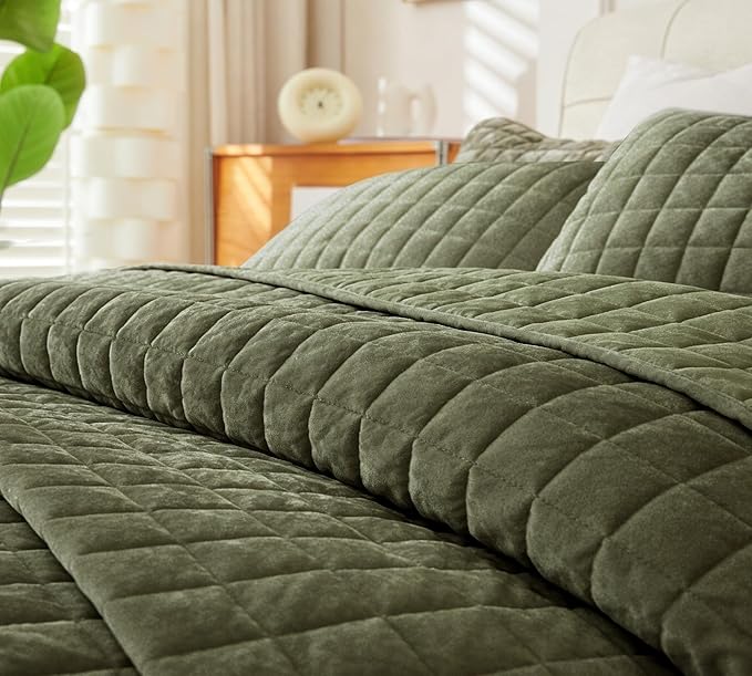 Luxurious Velvet Quilt Oversize King Size Set 120"x128" Ultra Soft Bedding Set Quilted Bedspread Coverlet with 2 Matching Pillow Shams for All Seasons,Army Green