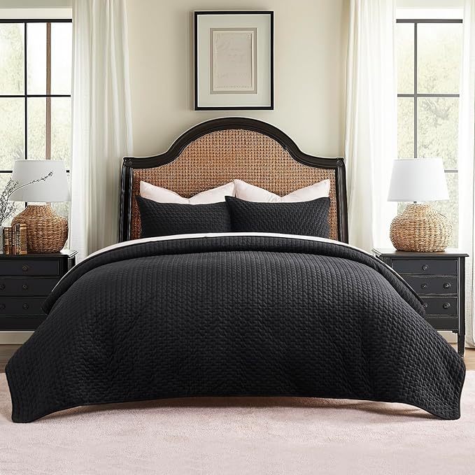 EverGrace Luxury Velvet Quilt Bedding Set Full Queen Size 3 Pieces with Pillow Shams, Soft Cross-Stitch Velvet Comforter Set, Lightweight Coverlet Bedspread for All Seasons, Black