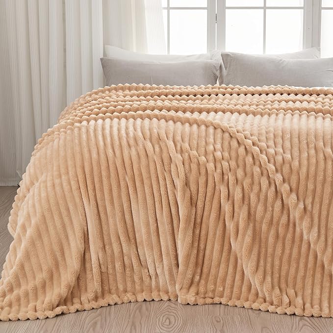 NEWCOSPLAY Super Soft King Blanket Brown Premium Silky Flannel Fleece 3D Ribbed Jacquard Lightweight Bed Blanket All Season Use (Brown Ribbed, King(90"x110"))