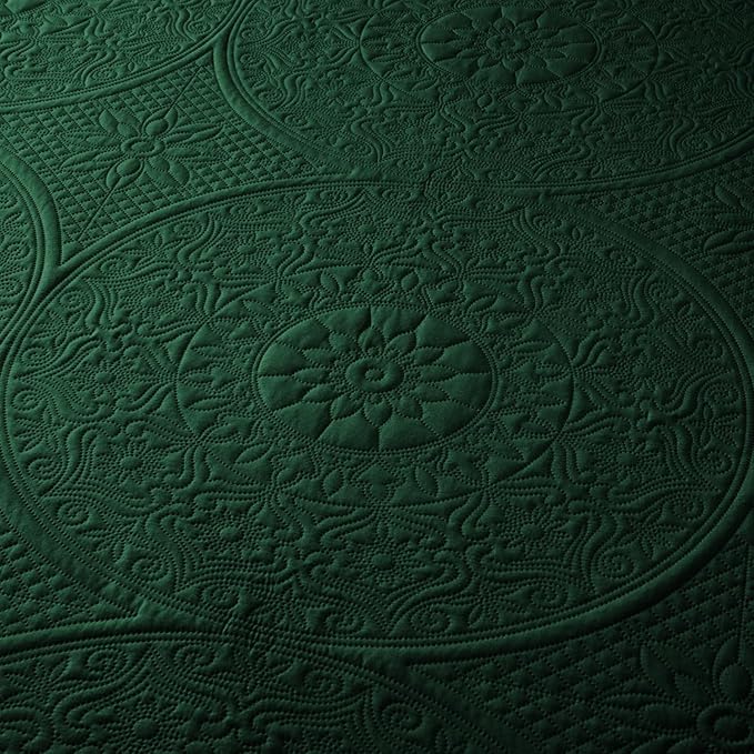 MOONLIGHT20015 King Quilt Bedding Set Size (106" x 96") + 2 Pillow Shams (20" x 36"+ 2") - 3 Pcs All Season Lightweight Reversible Quilt Bedspread Microfiber Floral Embossed Coverlet (Emerald)