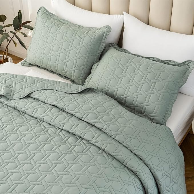Auemtyn King Size Quilt Set 3 Pieces, Soft Lightweight Summer Bedspread, Reversible Microfiber Bed Coverlet for All Seasons, Green, Geometric Pattern (1 Quilt, 2 Pillow Shams)