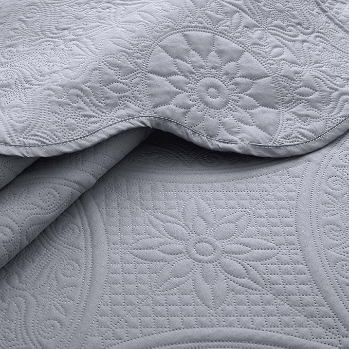 MOONLIGHT20015 Twin Quilt Bedding Set Size (66" x 86 ") + 1 Pillow Shams (20" x 26" + 2") - 2 Pcs All Season Lightweight Reversible Microfiber Coverlet Floral Embossed Quilt Bedspread (Silver)