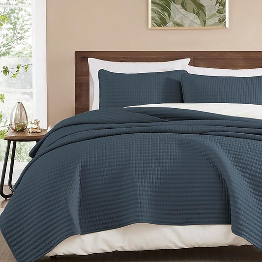 WRENSONGE King Size Quilt-3 Pieces Lightweight Navy Blue Bedspreads King Quilt Bedding Set for All Season, Soft Summer Coverlet with 2 Pillow Shams Suitable for Bed & Couch