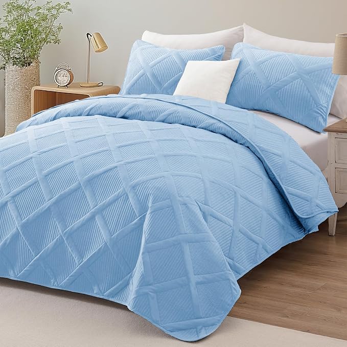 Exclusivo Mezcla Full Queen Size Quilt Set with Modern Striped Pattern, 3 Pieces Lightweight Grayish Blue Quilts Bedding Set, Soft Bedspreads Coverlets for All Seasons