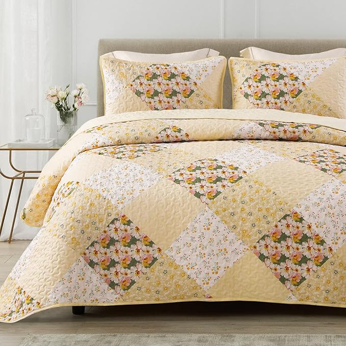 Exclusivo Mezcla Reversible Boho Quilts Queen Size, Yellow Bedspreads Lightweight Coverlet All Season Patchwork Quilt Bedding Set with Printed Floral Pattern (1 Quilt, 2 Pillow Shams)
