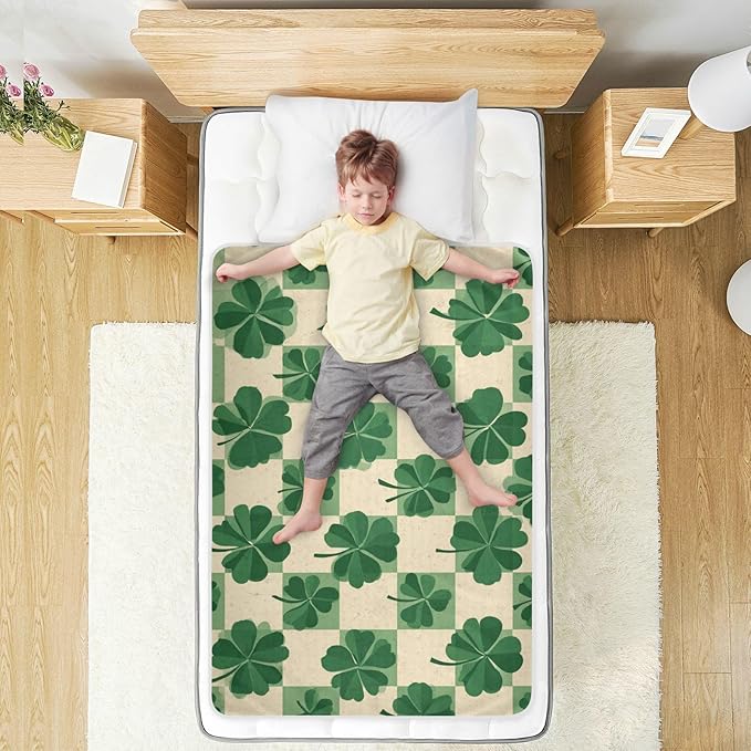 Waterproof Bed Pad Reusable Changing Pad Toddler Mattress Protector Large Pee Pad Baby Diaper Pad Soft Washable Liner Vintage Checkered Green Clovers
