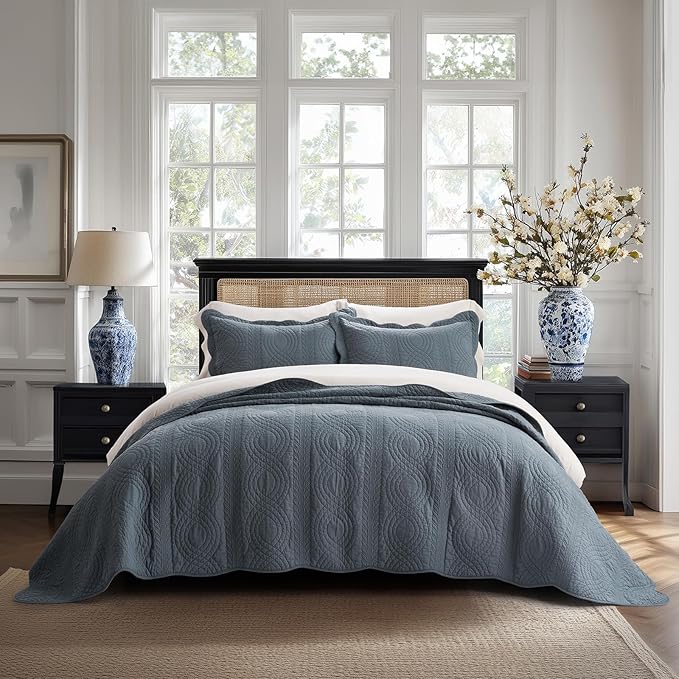 EVERGRACEHOME 100% Cotton Scallop Quilt Set, King Size 3 Piece Set – Lightweight Bedspread with 2 Shams, Soft Prewashed Matelasse Coverlet for Cozy and Elegant Bedding, Stormy Blue