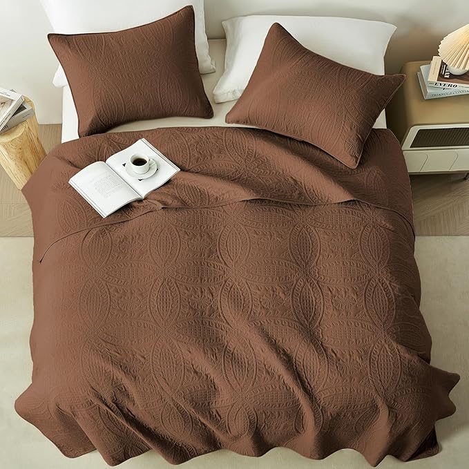 akkialla King/Cal King Quilt Bedding Set,Brown Ultrasonic Quilt Set,Lightweight Soft Bedspread Coverlet,Modern Style Coin Pattern Bed Cover for All Seasons,3 Piece(1 Quilt,1 Pillow Shams)