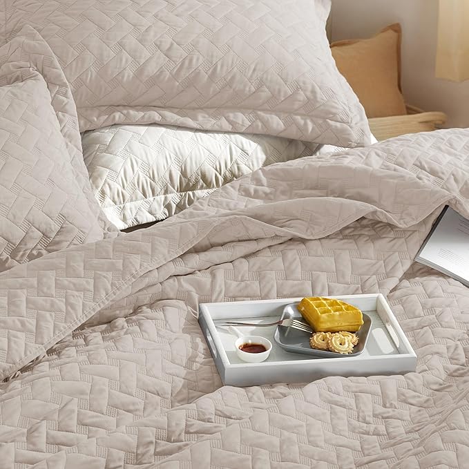 Bedsure Quilts King Size - Lightweight Bedspreads King Size with Basket Weave Pattern, Soft Quilt Bedding, Light Beige Comforter Coverlet for All Seasons (106" x 96")