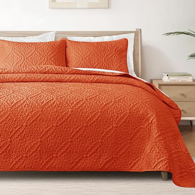 Exclusivo Mezcla Queen Quilt Bedding Set, Lightweight Soft Bedspreads Coverlets with 2 Pillow Shams, Modern Orange Quilts Queen Full Size for All Seasons