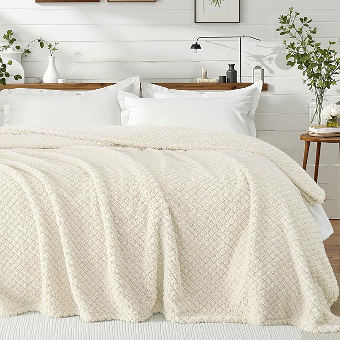 Exclusivo Mezcla Queen Size Fleece Blanket for Bed, Extra Soft Warm Decorative Fuzzy Blanket for Women, Lightweight Cozy Bedding Blankets, 90x90 Inches, Ivory