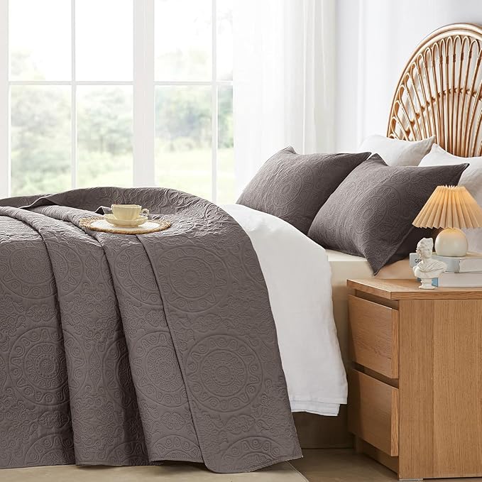 WURUIBO Dark Gray Quilt Set Twin Size, Embossing Microfiber Bedspreads with Pillow Sham, Ligthweight Breathable Thin Coverlet, Reversible Bedding Set for All Season (1 Quilt, 1 Pillow Sham)