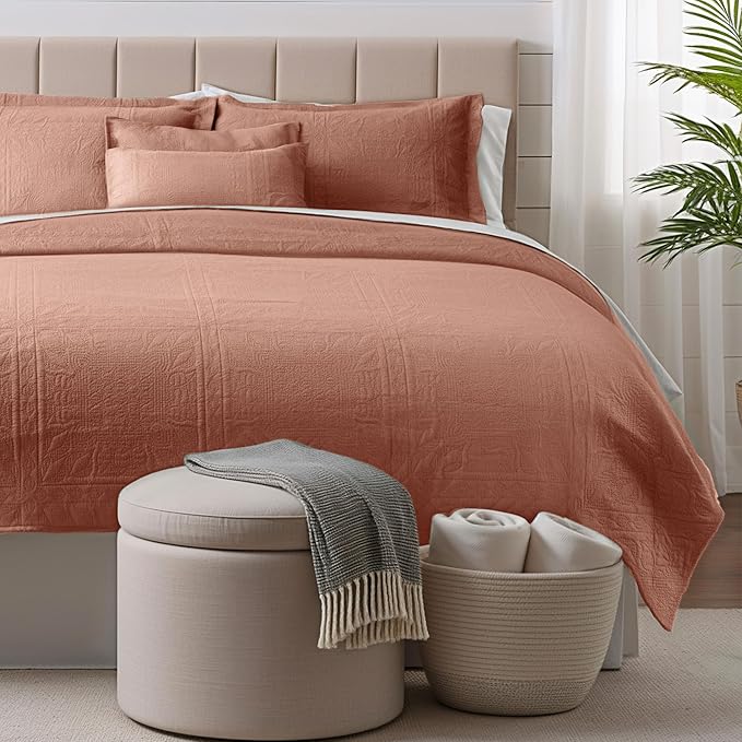 Hearth & Harbor Twin Quilt Set – All-Season Lightweight Bedspread & Coverlet with Pinsonic Weave - 5 Piece Twin Quilt Set with Pillow Shams, Bali Blush - Twin Grid