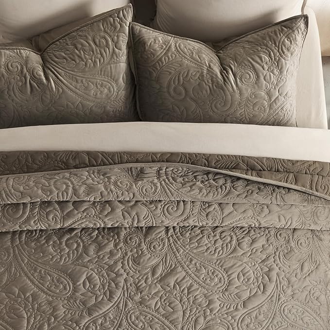 EverGrace Luxury Pearl Velvet Quilt Set Queen Size 3 Pieces, Soft Paisley-Stitch Velvet Comforter Set with Pillow Shams, Lightweight Bedspread Coverlet Bedding Set, Stone Taupe