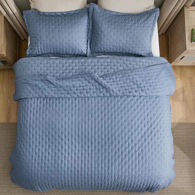 Bedsure Twin Quilt - Ultra Soft Twin XL Quilt Bedding for Dorm Decor, Lightweight All-Season Comforter, Mineral Blue Bedspread Coverlet with Clover Pattern, 68 x 86 Inches