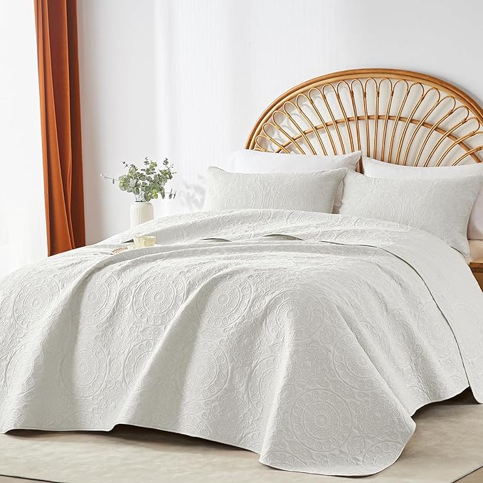 WURUIBO Cream Quilt Set Twin Size, Embossing Microfiber Bedspreads with Pillow Sham, Ligthweight Breathable Thin Coverlet, Reversible Bedding Set for All Season (1 Quilt, 1 Pillow Sham)