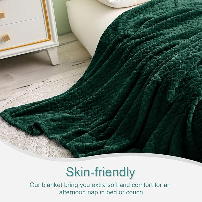 Exclusivo Mezcla Fleece King Size Blanket for Bed, 90x104 Inches Soft Cozy Jacquard Flannel Blankets, Lightweight Fuzzy Plush Warm for Women, Forest Green