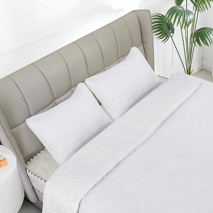 Easy-Going Full/Queen Size Reversible Quilt Set with 1 Quilt and 2 Pillow Shams, Soft Bed Quilt Cover, Water Resistant Lightweight Microfiber Bedspread, Stain Resistant, Olive Leaf-White/White