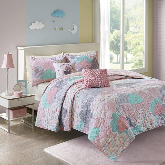 Intelligent Design Kids Reversible Cotton Quilt Set - Vibrant Fun, Playful Print, All Season Children Bedding Coverlet Bedspread, Decorative Pillow, Bedroom Décor, Twin/Twin XL, Cloud Pink 4 Piece