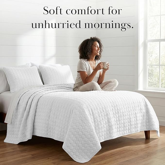Southshore Fine Living, Inc. Twin XL Comforter Quilt Set, Dorm Room Bedding Essentials, Stain Resistant, Machine Washable Bed Spread, Twin XL White Quilt Bedspread Set w/Pillow Sham, Bright White