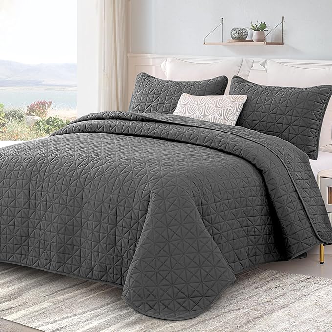 Exclusivo Mezcla Quilts Queen Size Bedding Set with Stitched Grid Pattern, Lightweight Summer Grey Bedspreads Coverlets Bed Cover for All Seasons (1 Quilt and 2 Pillow Shams)