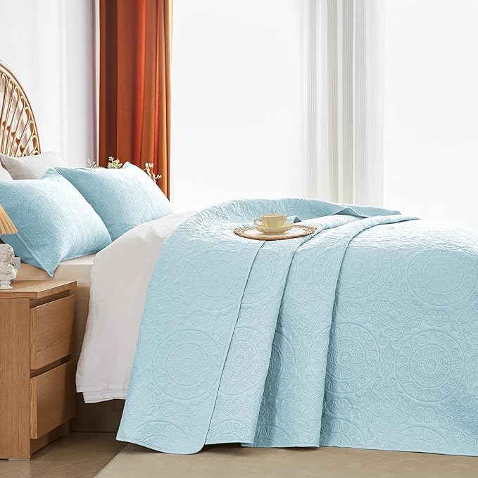 WURUIBO Sky Blue Quilt Set Queen Size, Embossing Microfiber Full Bedspreads with Pillow Sham, Ligthweight Breathable Thin Coverlet, Reversible Bedding Set for All Season (1 Quilt, 2 Pillow Shams)