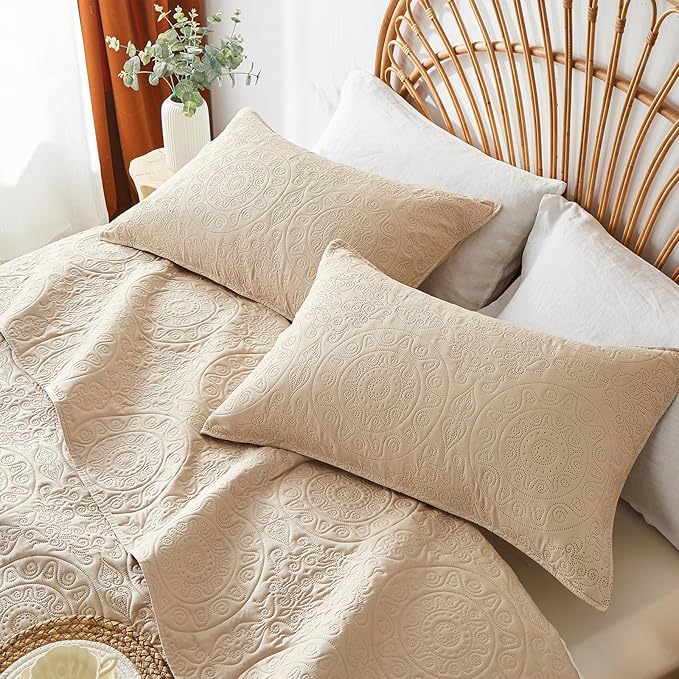 WURUIBO Beige Quilt Set Twin Size, Embossing Microfiber Bedspreads with Pillow Sham, Ligthweight Breathable Thin Coverlet, Reversible Bedding Set for All Season (1 Quilt, 1 Pillow Sham)