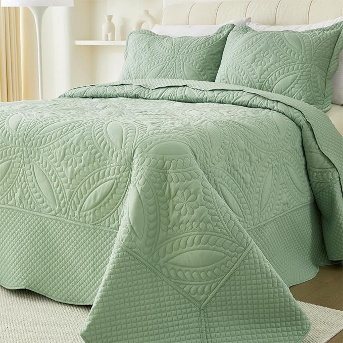 Oversized King Bedspread 114"x102",3 Pieces California King Quilt Set,Lightweight Green Bed Comforter Set for All Season,Modern Geometric Pattern Quilt Bedding Set