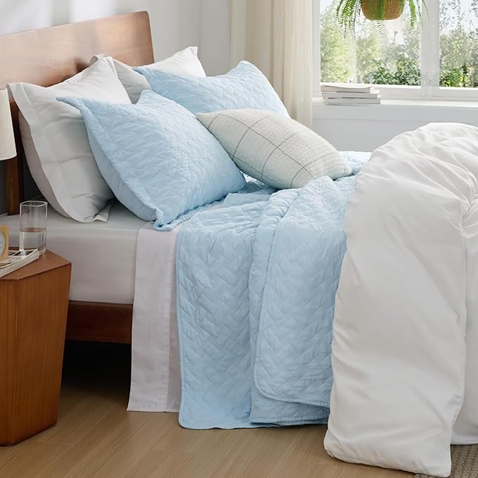 Bedsure Quilts Queen Size - Lightweight Bedspreads Queen Size with Basket Weave Pattern, Soft Quilt Bedding, Sky Blue Comforter Coverlet for All Seasons (90" x 96")