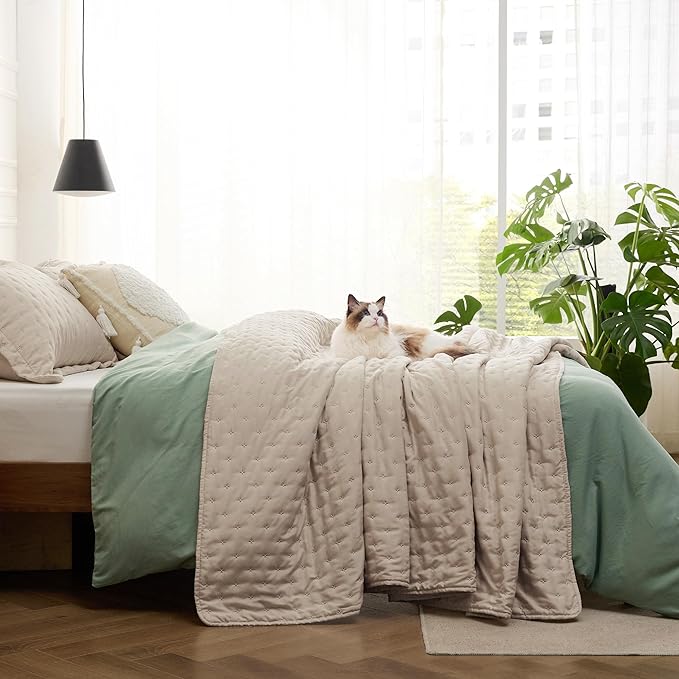 Bedsure Twin Quilt Bedding Set - Soft Ultrasonic Twin XL Bedspread - Light Camel Coverlet Quilted Bedding - Lightweight Comforter Set for All Seasons (Includes 1 Pillow Sham)