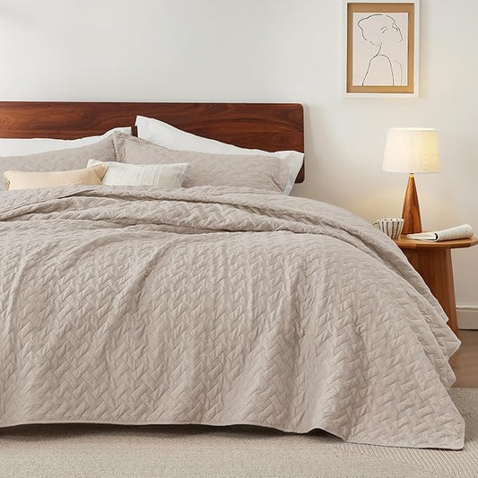Bedsure Quilts Twin Size - Lightweight Bedspreads Twin Size with Basket Weave Pattern, Soft Quilt Bedding, Light Beige Comforter Coverlet for All Seasons (68" x 86")