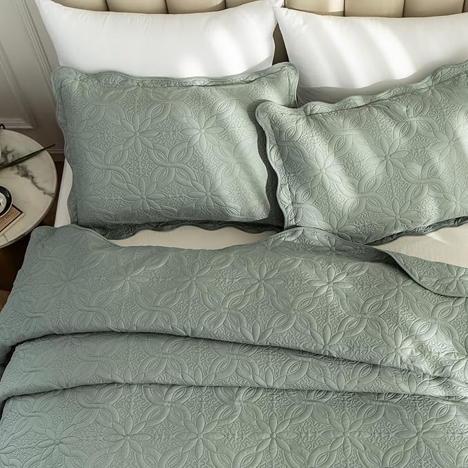 Auemtyn Twin/Twin XL Size Quilt Set 2 Pieces, Soft Lightweight Summer Bedspread, Reversible Microfiber Bed Coverlet for All Seasons, Green, Floral Pattern (1 Quilt, 1 Pillow Sham)