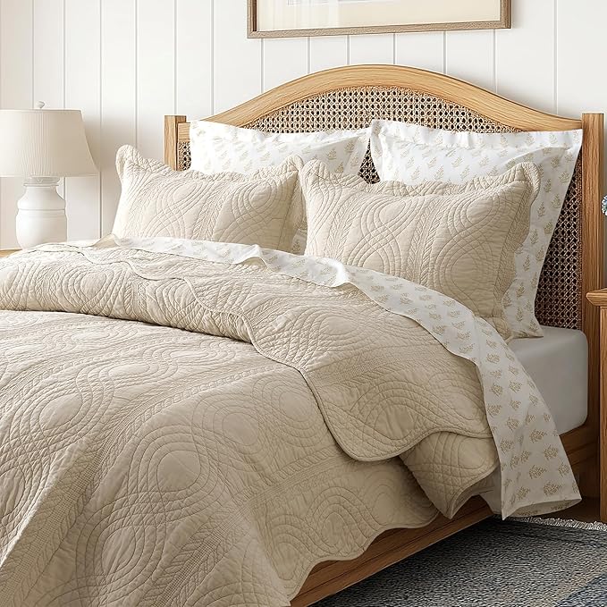 EVERGRACE 100% Cotton Scallop Quilt Set, King Size 3 Piece Set – Lightweight Bedspread with 2 Shams, Soft Prewashed Matelasse Coverlet for Cozy and Elegant Bedding, Flax Beige