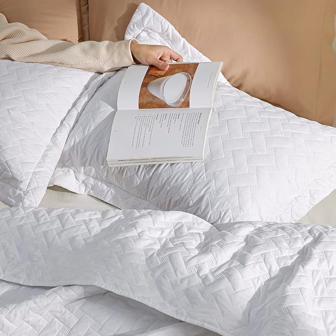 Bedsure California King Quilts - Lightweight Bedspreads Cal King Size with Basket Weave Pattern, Soft Quilt Bedding Set, White Comforter Set Coverlet for All Seasons with 2 Pillow Shams (111" x 106")