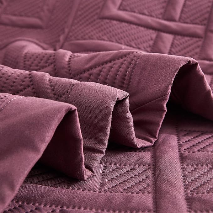 CHIXIN Quilt King Size - Geometric Pattern Bedspread Coverlet Set - Modern & Contemporary Style Bedding Cover, Ultrasonic Quilting, Reversible, Lightweight, 4 Piece, Burgundy & Wisteria