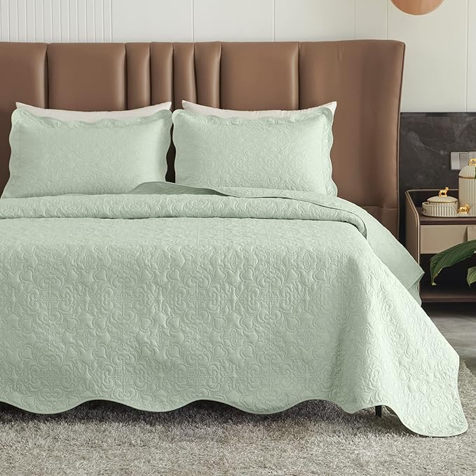 Auemtyn Full/Queen Size Quilt Set 3 Pieces, Soft Lightweight Summer Bedspread, Reversible Microfiber Bed Coverlet for All Seasons, Light Green, Heart-Floral Pattern (1 Quilt, 2 Pillow Shams)