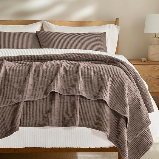 EVERGRACEHOME Cotton Coverlet Set King Size 3 Pieces, Lightweight Soft Ribbed Matelassé Bedspread Quilt Set, Cozy Oversized Quilted Bedding Set with 2 Pillow Shams for All Seasons, Mocha Brown