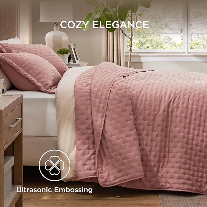 Bedsure Quilts Queen Size - Grayish Pink Bedspread Queen Size & Lightweight Comforter, Country Cottage Coverlet with Clover Pattern, Ultra Soft All-Season Bedding, 90 x 96 Inches