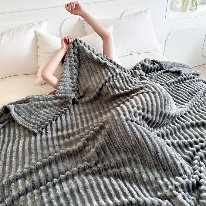 Ultra Soft Fleece Throw Blanket – Lightweight Cozy Plush Microfiber for Couch, Bed & Travel – Warm All-Season Decorative Blanket 50"x60", Machine Washable