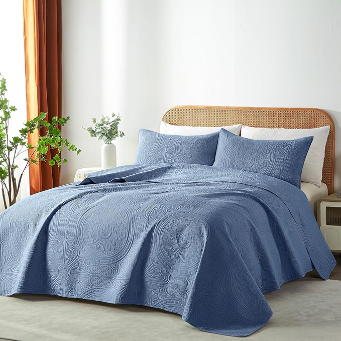 WURUIBO King/Cal King Quilt Set Bluish Grey,Ultrasonic Embossed Bedspread, Lightweight Microfiber Coverlet, Modern Thin Bedding Set for All Season, 3 Piece(1 Quilt,2 Pillow Shams)