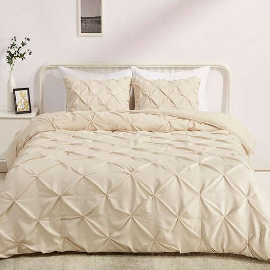 Amazon Basics King Size Soft, Lightweight Comforter Sets, All-Season Down-Alternative 3-Piece Bedding Set, Pinch Pleat Design, Beige