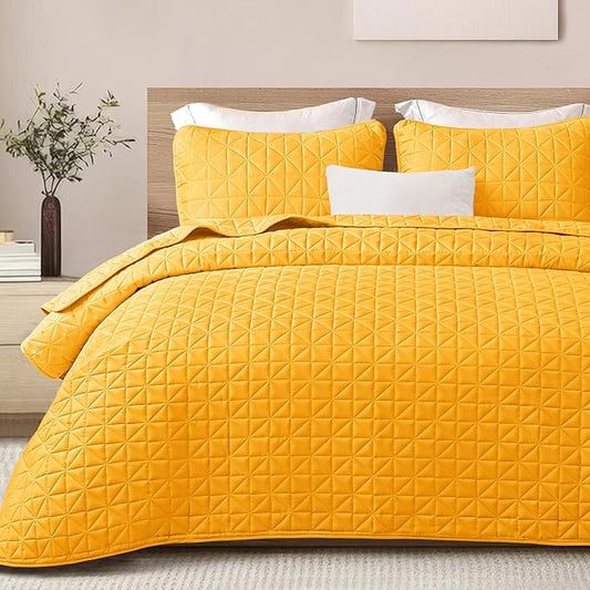 Exclusivo Mezcla Quilts Queen Size Bedding Set with Stitched Grid Pattern, Lightweight Summer Yellow Bedspreads Coverlets Bed Cover for All Seasons (1 Quilt and 2 Pillow Shams)