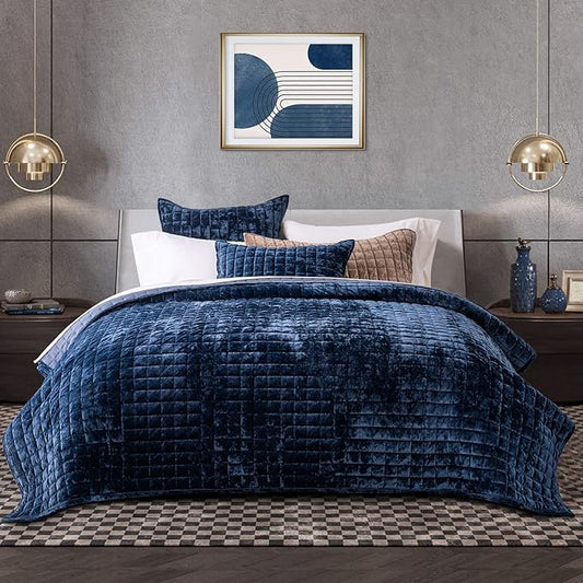 RECYCO Luxury Velvet Quilt Set, California King 118'' x 106'' Oversized Bedspread, Ultra Soft Velvet Comforter, Lightweight Box Stitch Bedding Sets for All Season, with 2 Shams, Navy Blue