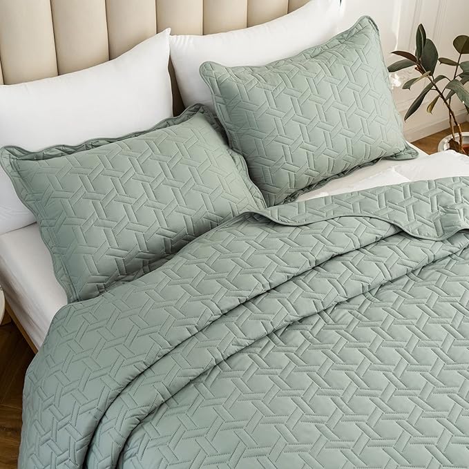 Auemtyn Full/Queen Size Quilt Set 3 Pieces, Soft Lightweight Summer Bedspread, Reversible Microfiber Bed Coverlet for All Seasons, Green, Geometric Pattern (1 Quilt, 2 Pillow Shams)