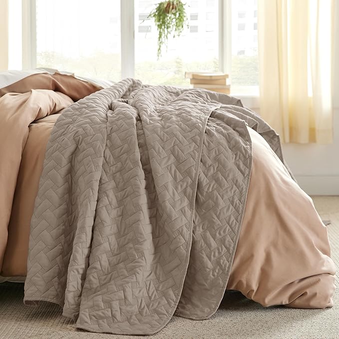 Bedsure Quilts Twin Size - Lightweight Bedspreads Twin Size with Basket Weave Pattern, Soft Quilt Bedding, Taupe Comforter Coverlet for All Seasons (68" x 86")