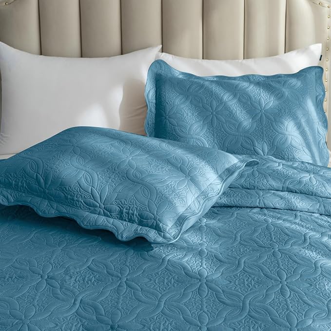 Auemtyn King Size Quilt Set 3 Pieces, Soft Lightweight Summer Bedspread, Reversible Microfiber Bed Coverlet for All Seasons, Spa Blue, Floral Pattern (1 Quilt, 2 Pillow Shams)