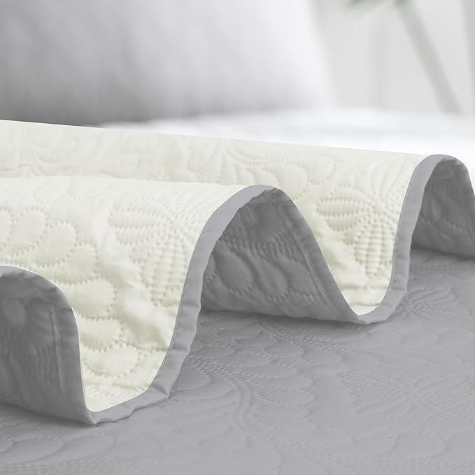 Easy-Going Twin Size Reversible Quilt Set with 1 Quilt and 1 Pillow Sham, Soft Bed Quilt Cover, Water Resistant Lightweight Microfiber Bedspread, Stain Resistant, Olive Leaf-Light Gray/Ivory