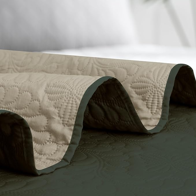 Easy-Going Full/Queen Size Reversible Quilt Set with 1 Quilt and 2 Pillow Shams, Soft Bed Quilt Cover, Water Resistant Lightweight Microfiber Bedspread, Stain Resistant, Olive Leaf-Army Green/Beige