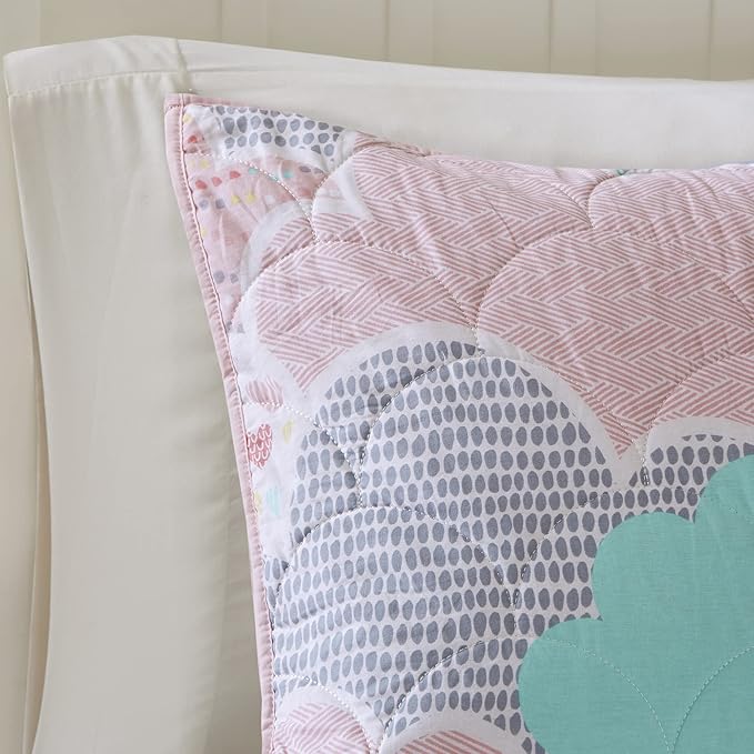 Intelligent Design Kids Reversible Cotton Quilt Set - Vibrant Fun, Playful Print, All Season Children Bedding Coverlet Bedspread, Decorative Pillow, Bedroom Décor, Twin/Twin XL, Cloud Pink 4 Piece
